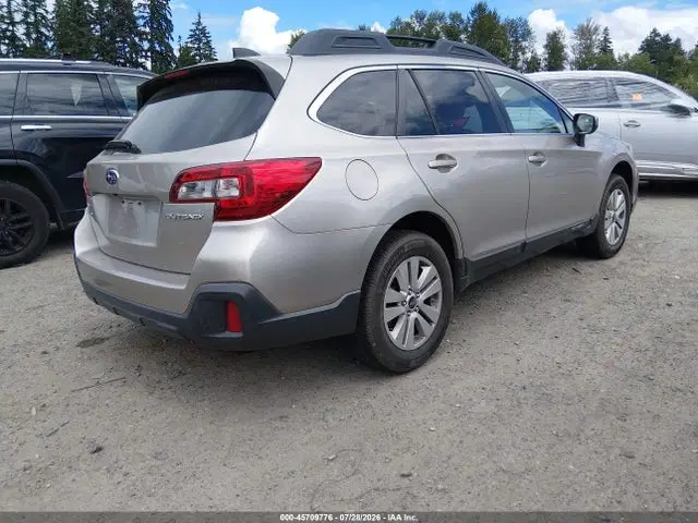 2018 Subaru Outback 2.5i Premium VIN 4S4BSAFC8J3220086 фото 4