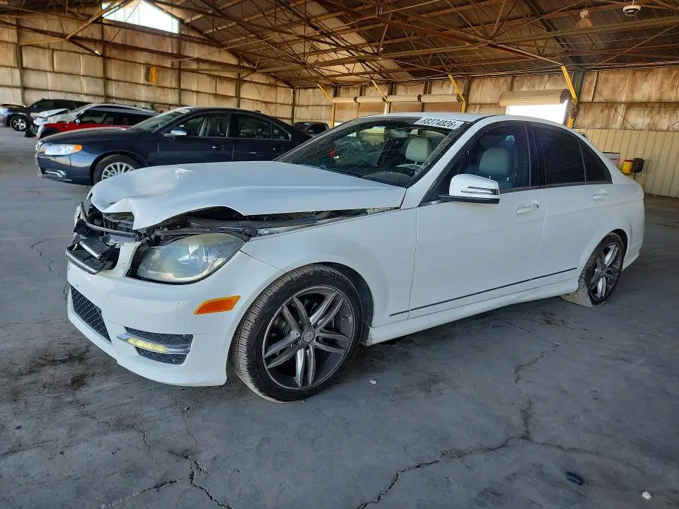 WDDGF4HBXER304276 — 2014 Mercedes-Benz C, Front End, фото до ремонта