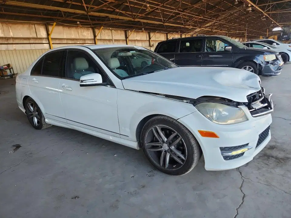 2014 Mercedes-Benz C VIN WDDGF4HBXER304276 фото 4