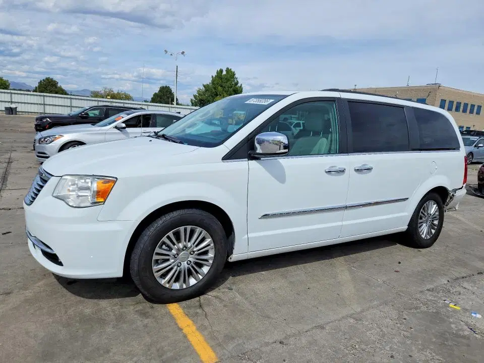 2C4RC1CGXGR223210 — 2016 Chrysler TOWN & Country, Задняя часть (Rear End), фото до ремонта