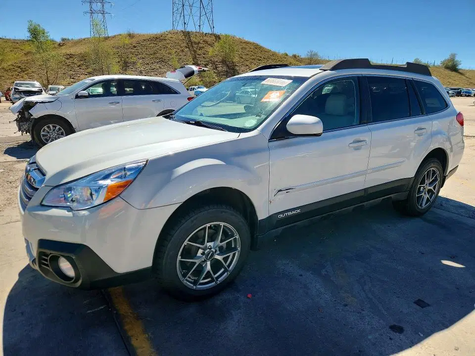 4S4BRCPC6D3230786 — 2013 Subaru Outback, VANDALISM, фото до ремонта