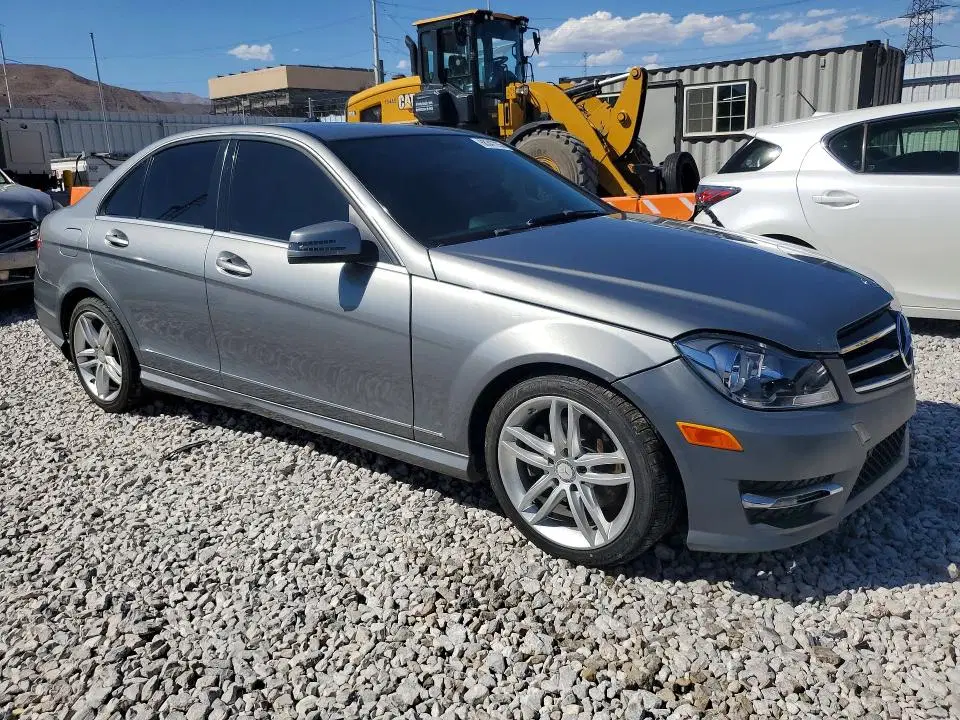 2014 Mercedes-Benz C VIN WDDGF4HB0EA968035 фото 4