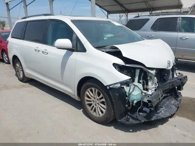 5TDYK3DC4FS671440 — 2015 Toyota Sienna XLE 8 Passenger, Передняя часть (Front End), фото до ремонта