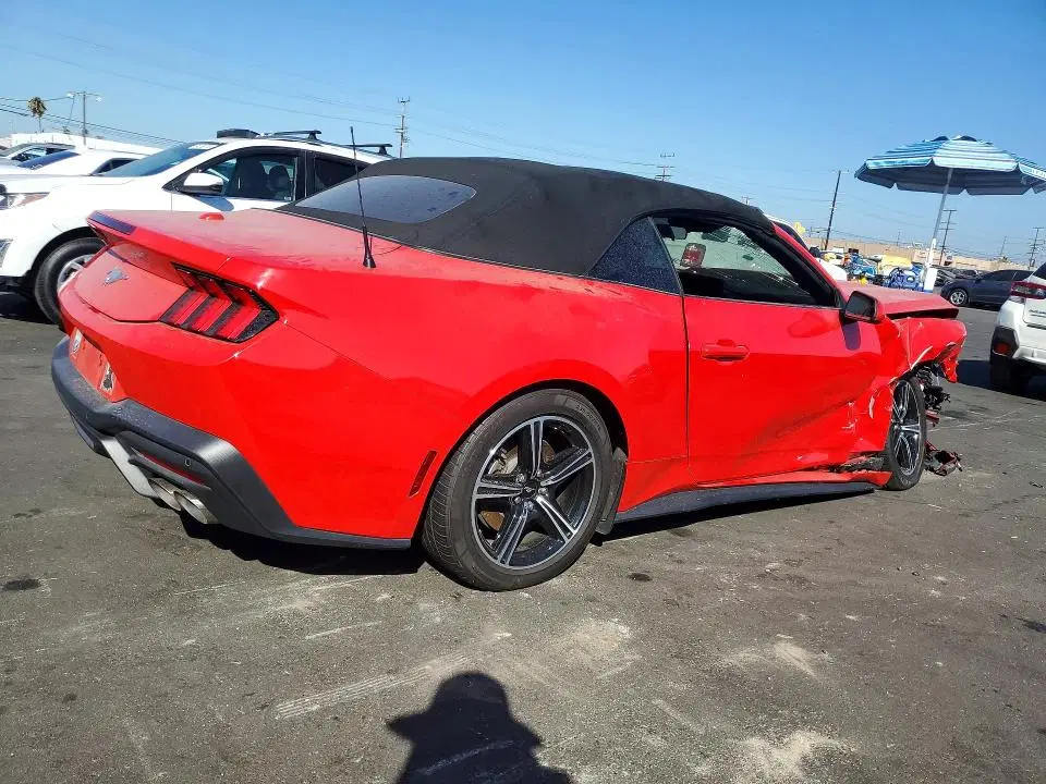 2024 Ford Mustang VIN 1FAGP8UHXR5105465 фото 3