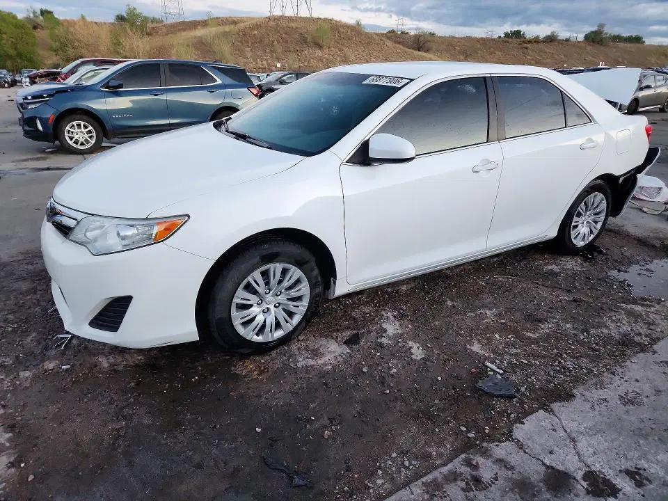 4T1BF1FK8EU419974 — 2014 Toyota Camry, Задняя часть, фото до ремонта