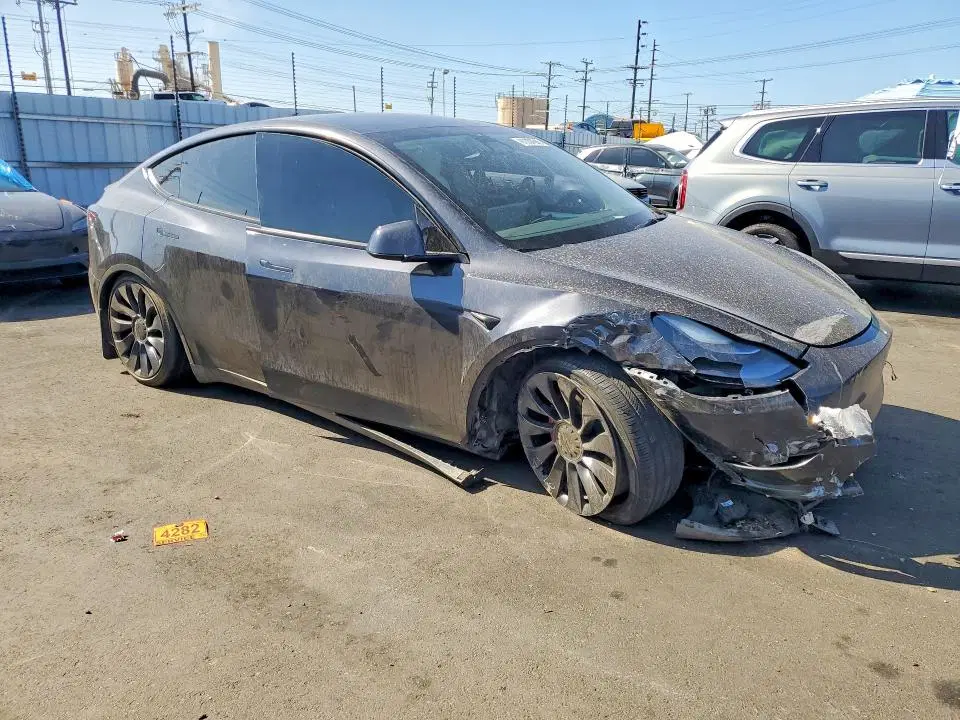 2024 Tesla Model Y VIN 7SAYGDEF3RF078518 фото 4