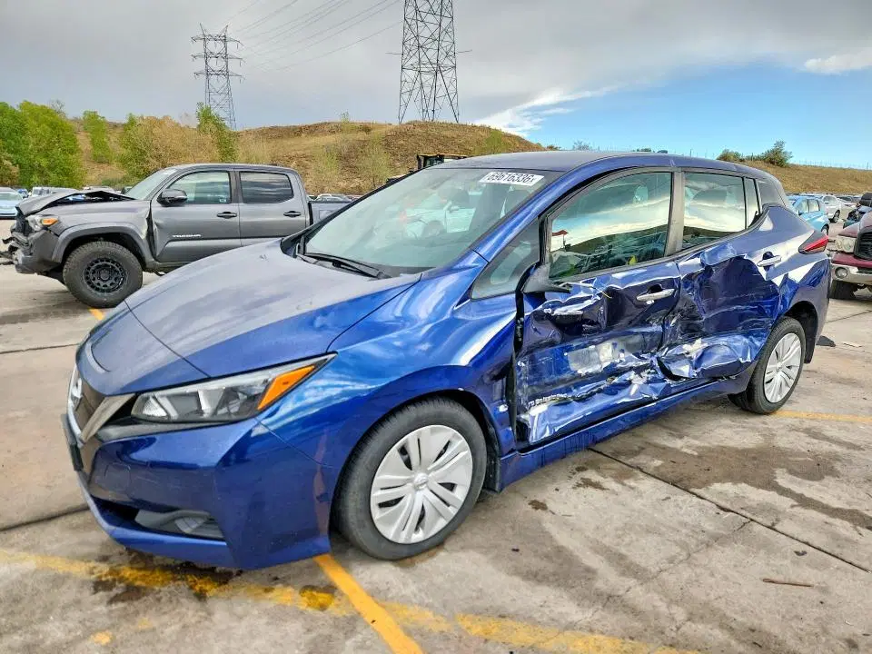 1N4AZ1CP7KC302353 — 2019 Nissan Leaf, Боковая часть, фото до ремонта