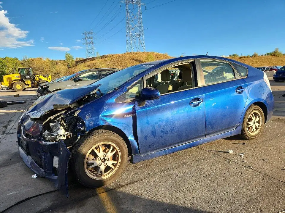 JTDKN3DU2A0088656 — 2010 Toyota Prius, Передняя часть (Front End), фото до ремонта