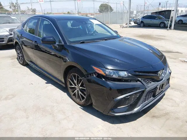 4T1G11AK5MU469368 — 2021 Toyota Camry SE, Задняя часть (Rear), фото до ремонта