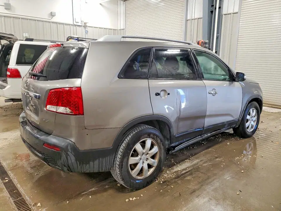 2011 KIA SORENTO VIN 5XYKTDA21BG116988 фото 3