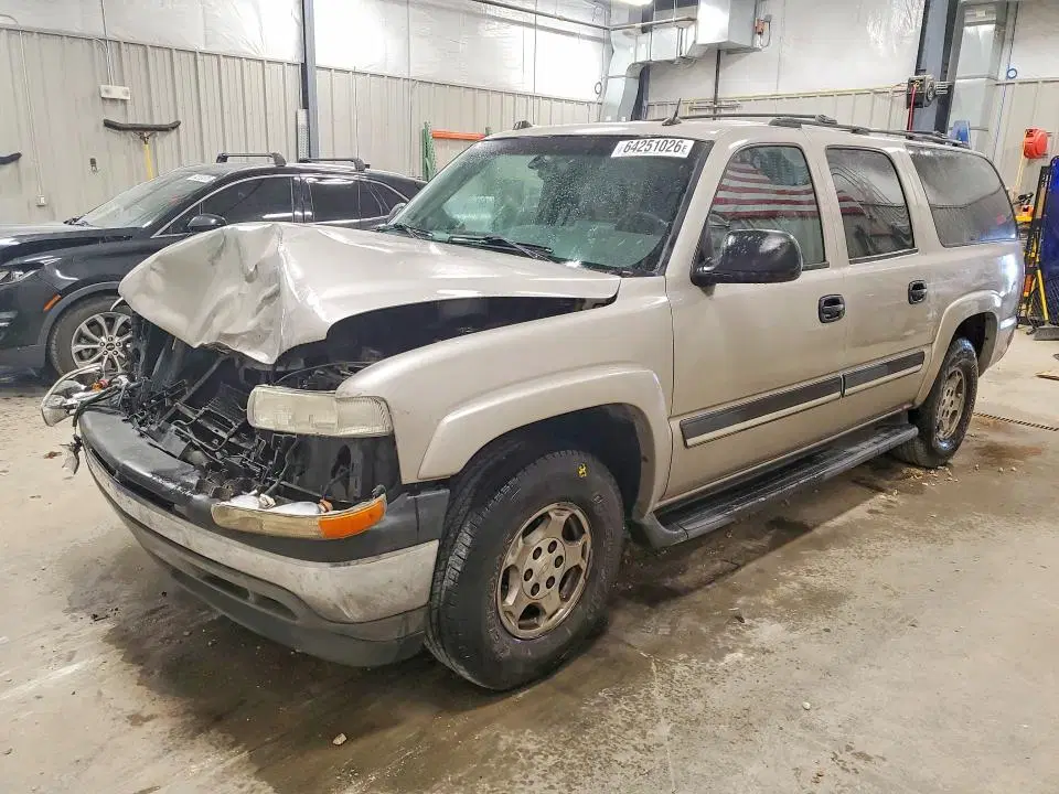 3GNEC16Z45G194101 — 2005 Chevrolet Suburban, Передняя часть (Front End), фото до ремонта