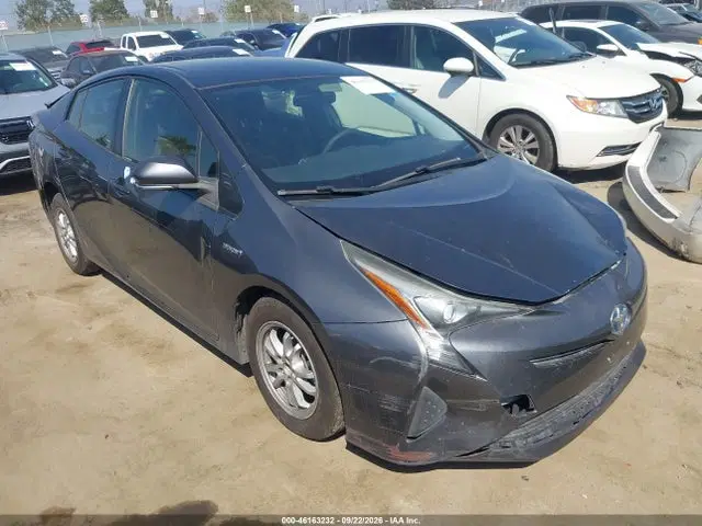 JTDKBRFUXG3016572 — 2016 Toyota Prius Two, Передняя часть (Front & Rear), фото до ремонта