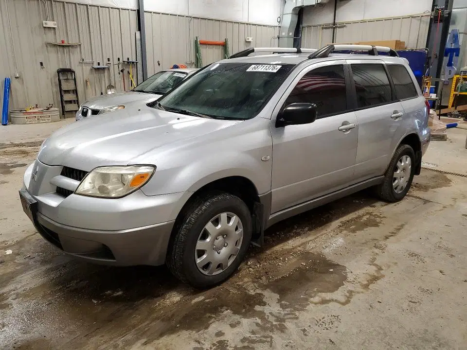 JA4LZ31F15U048933 — 2005 Mitsubishi Outlander, Механические повреждения (Mechanical), фото до ремонта