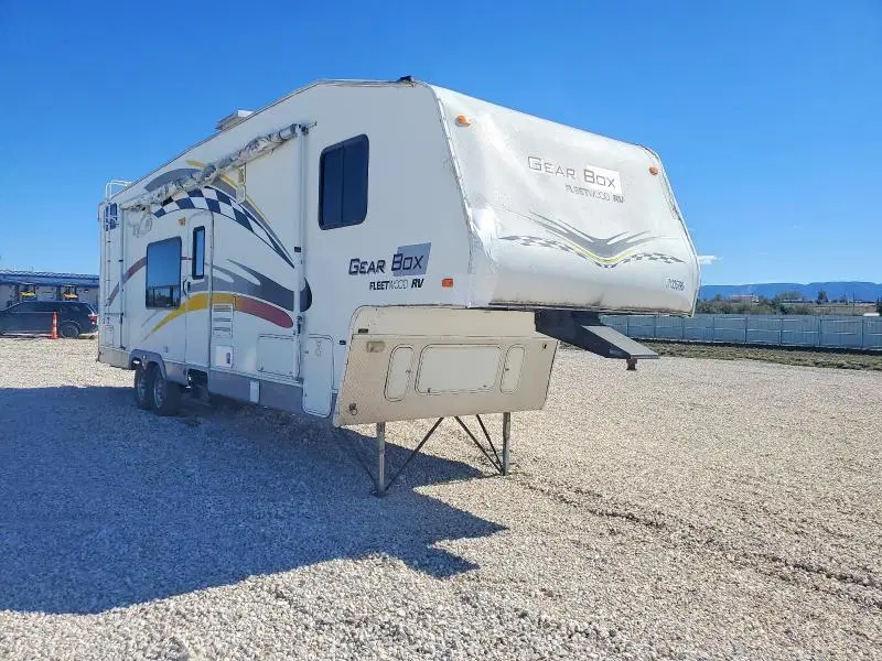 4CE7F332642811575 — 2004 Fleetwood RV Recreational Vehicle (RV), Подтопление (Water/Flood), фото до ремонта