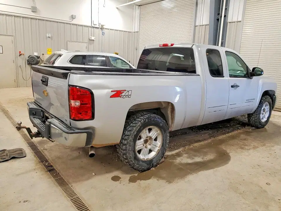 2013 CHEVROLET SILVERADO VIN 1GCRKSE78DZ326939 фото 3