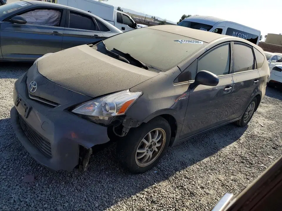 JTDZN3EU2E3335157 — 2014 Toyota Prius V, Передняя часть (Front End), фото до ремонта