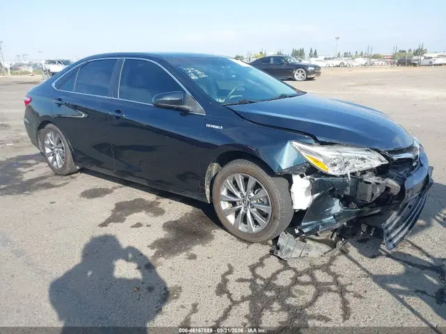 4T1BD1FK0GU187556 — 2016 Toyota Camry Hybrid XLE, Передняя часть справа (Right Front), фото до ремонта