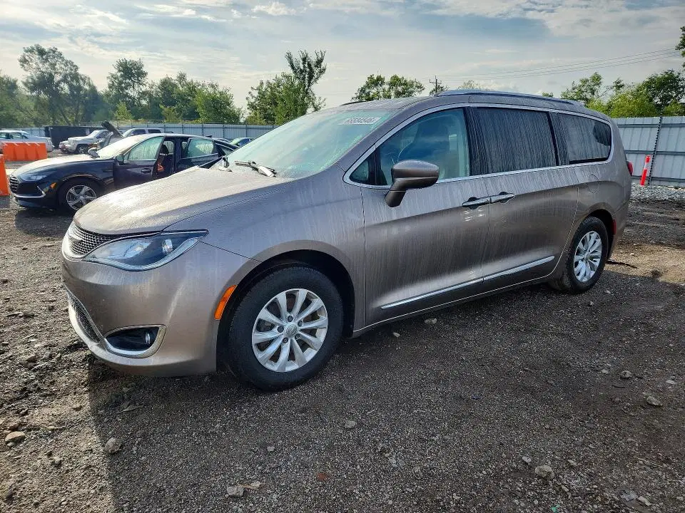 2C4RC1EG6JR144203 — 2018 Chrysler Pacifica, Крыша (Top/Roof), фото до ремонта
