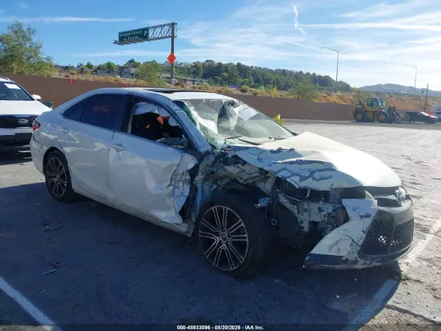 4T1BF1FK8GU186066 — 2016 Toyota Camry LE/XLE/SE/XSE, Опрокидывание (Rollover), фото до ремонта