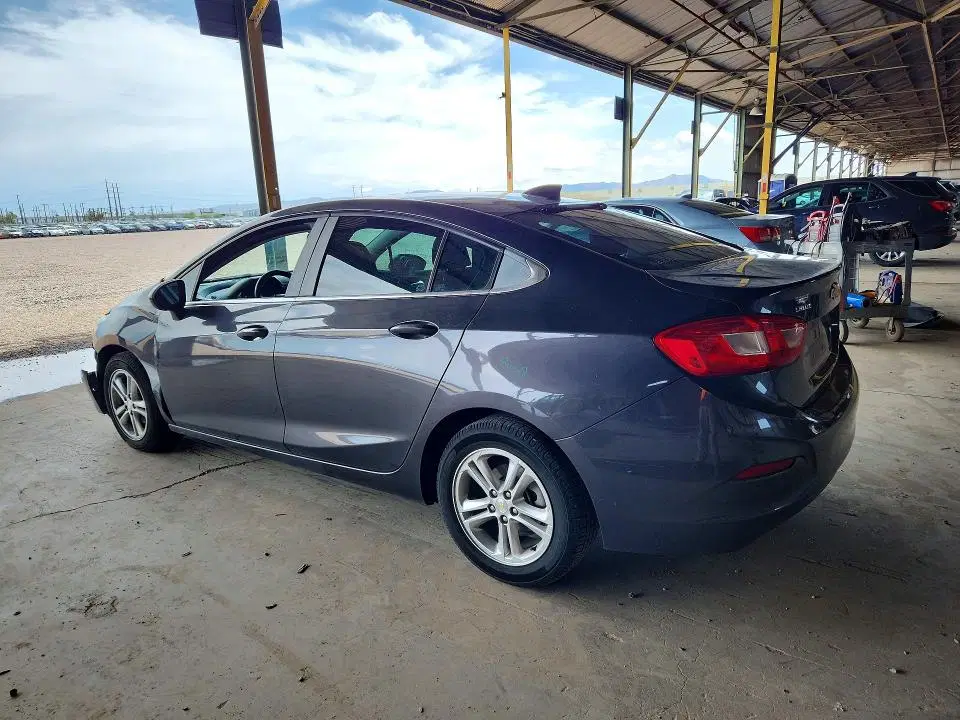 2017 Chevrolet Cruze VIN 1G1BE5SM6H7260017 фото 2
