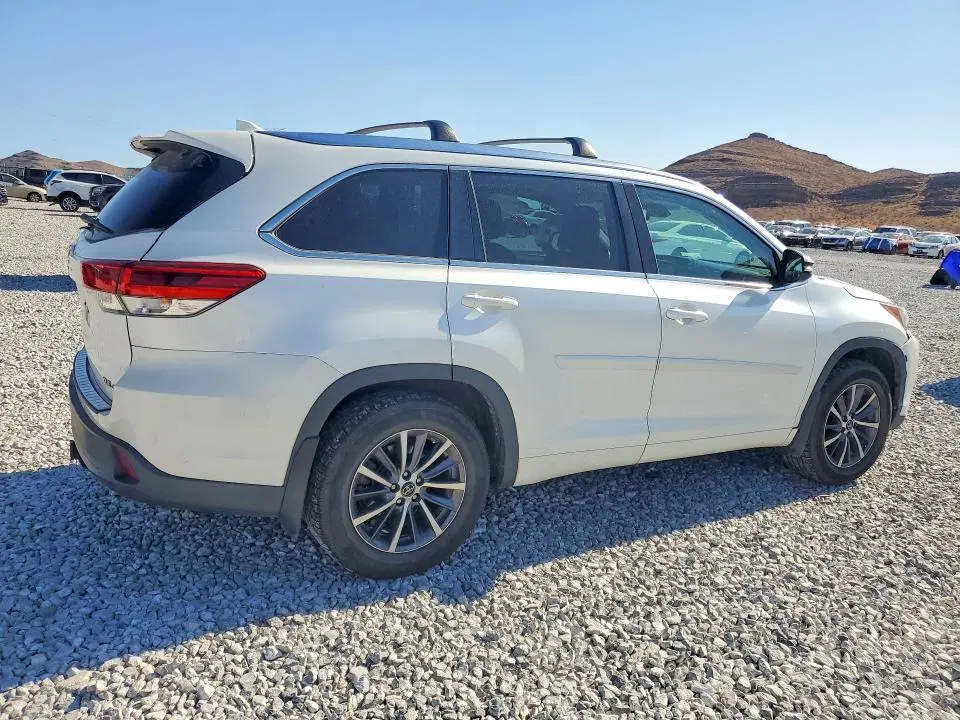 2018 Toyota Highlander VIN 5TDJZRFHXJS814134 фото 3