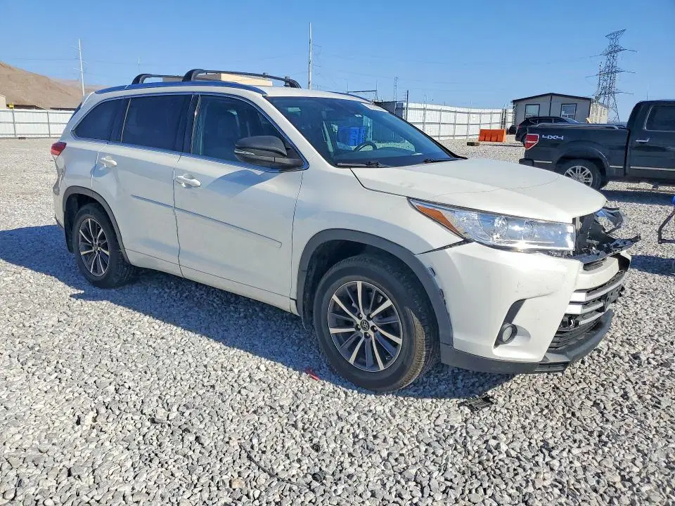 2018 Toyota Highlander VIN 5TDJZRFHXJS814134 фото 4