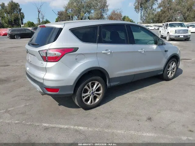 2017 Ford ESCAPE SE VIN 1FMCU0GDXHUA33159 фото 4
