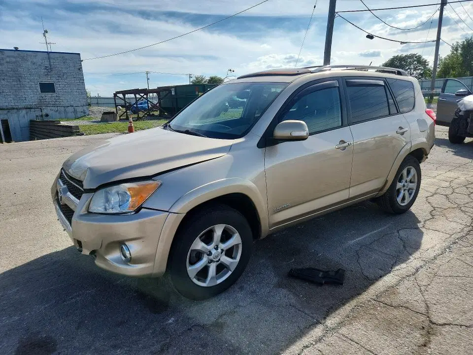 2T3DK4DV8BW058560 — 2011 Toyota RAV4, Задняя часть, фото до ремонта
