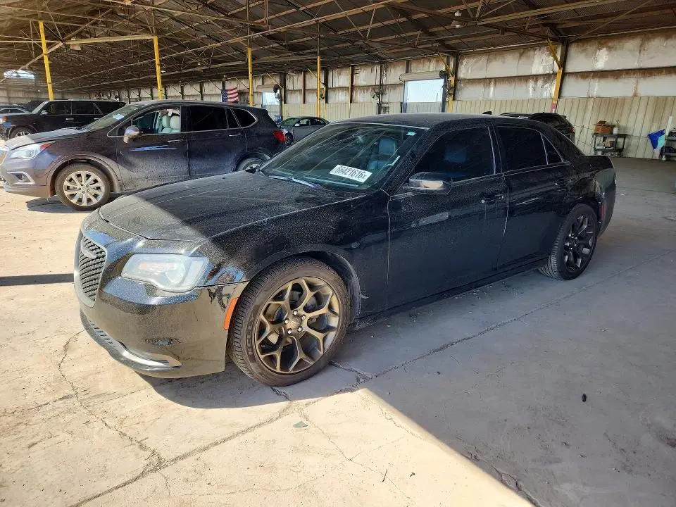 2C3CCABG3GH261377 — 2016 Chrysler 300, Задняя часть, фото до ремонта