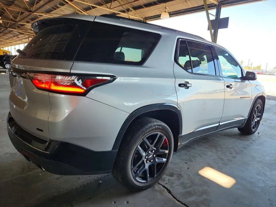 2021 CHEVROLET TRAVERSE VIN 1GNEVKKW7MJ138176 фото 3