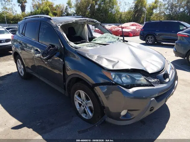 JTMRFREV8ED050997 — 2014 Toyota RAV4 XLE, Естественный износ (Normal Wear & Tear), фото до ремонта