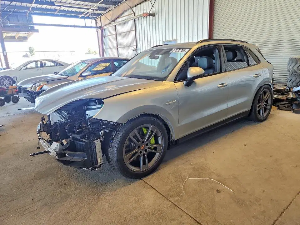WP1AN2AY0TDA20010 — 2026 Porsche Cayenne, Задняя часть (Rear End), фото до ремонта