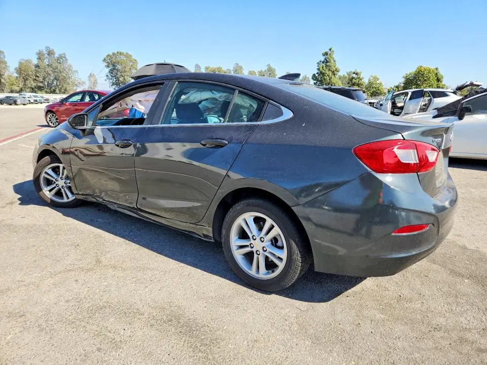 2018 Chevrolet Cruze VIN 1G1BE5SM7J7192820 фото 2