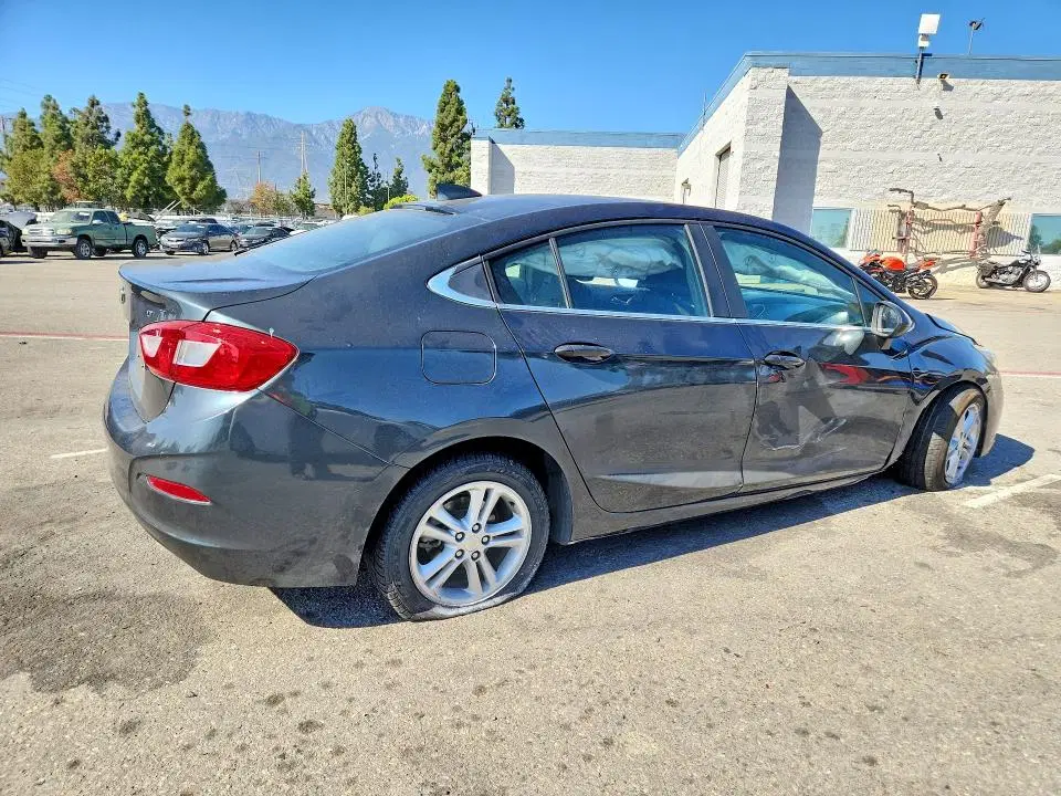 2018 Chevrolet Cruze VIN 1G1BE5SM7J7192820 фото 3