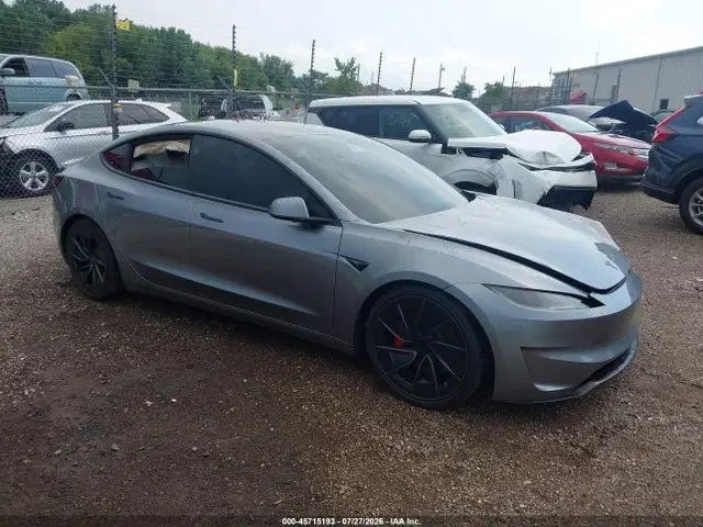 5YJ3E1ET6TF171123 — 2026 Tesla Model 3 Performance ALL-Wheel Drive, Передняя часть слева (Left Front), фото до ремонта