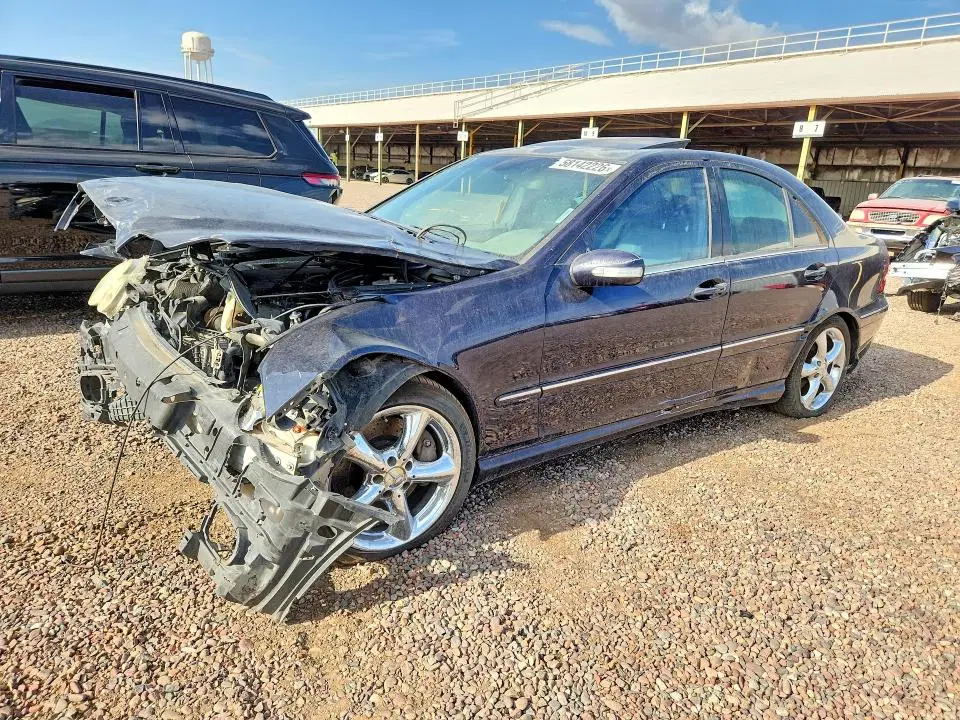 WDBRF40J05F606701 — 2005 Mercedes-Benz C, FRONT END, фото до ремонта