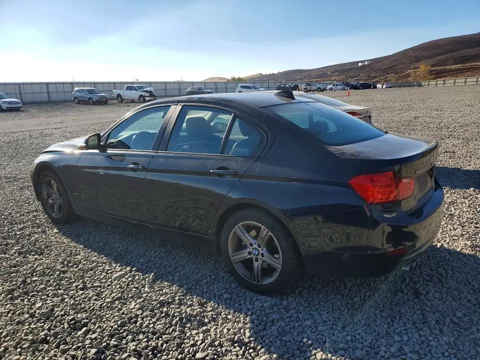 2015 BMW 328 VIN WBA3B3G54FNR87303 фото 2