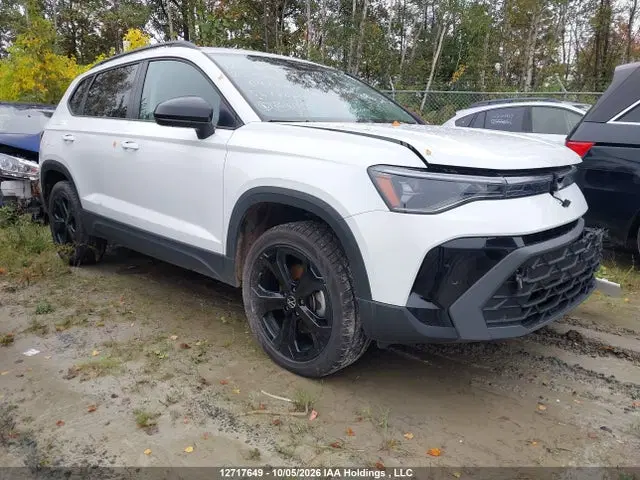 3VV2C7B24SM048108 — 2025 Volkswagen Taos SE Black, Передняя часть (Front), фото до ремонта