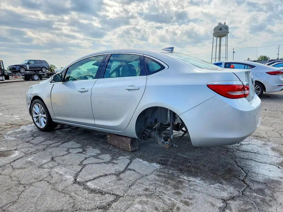 1G4PR5SK6F4174037 — 2015 Buick Verano, задняя часть, фото до ремонта