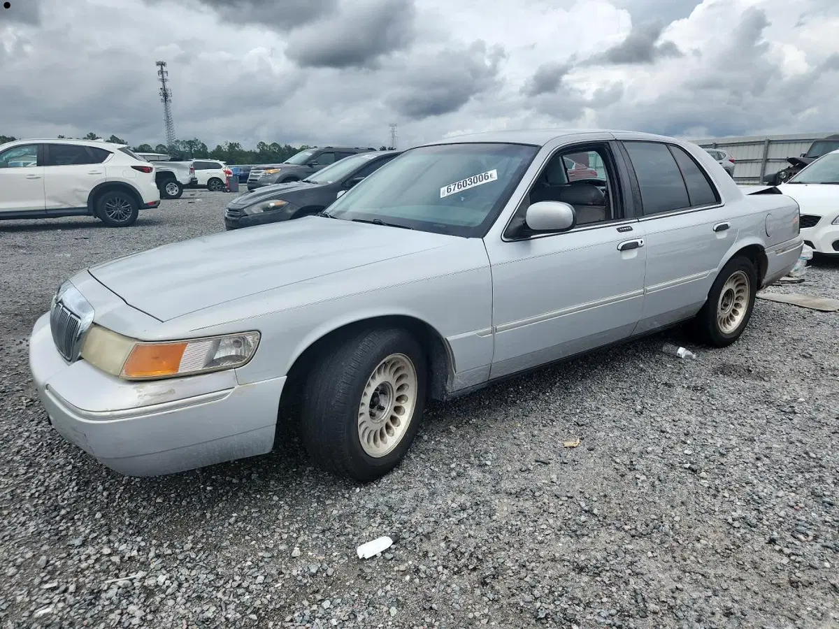 2MEFM75W91X672306 — 2001 Mercury Grand Marquis, задняя часть, фото до ремонта