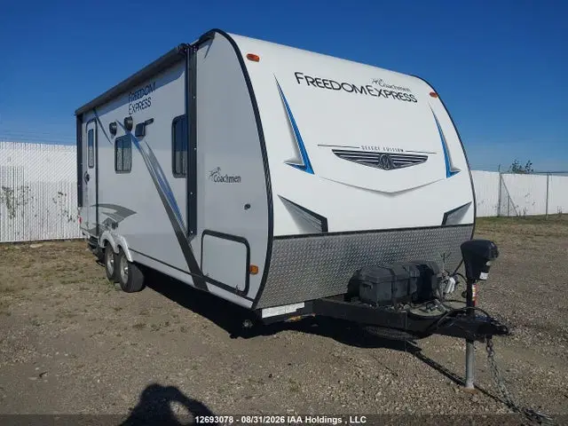 5ZT2FEJB9MW019992 — 2021 Coachmen Freedom Express, Repossession, фото до ремонта