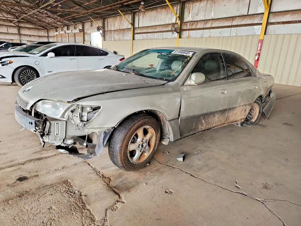 JT8BF28G6W0100129 — 1998 Lexus ES, Передняя часть, фото до ремонта