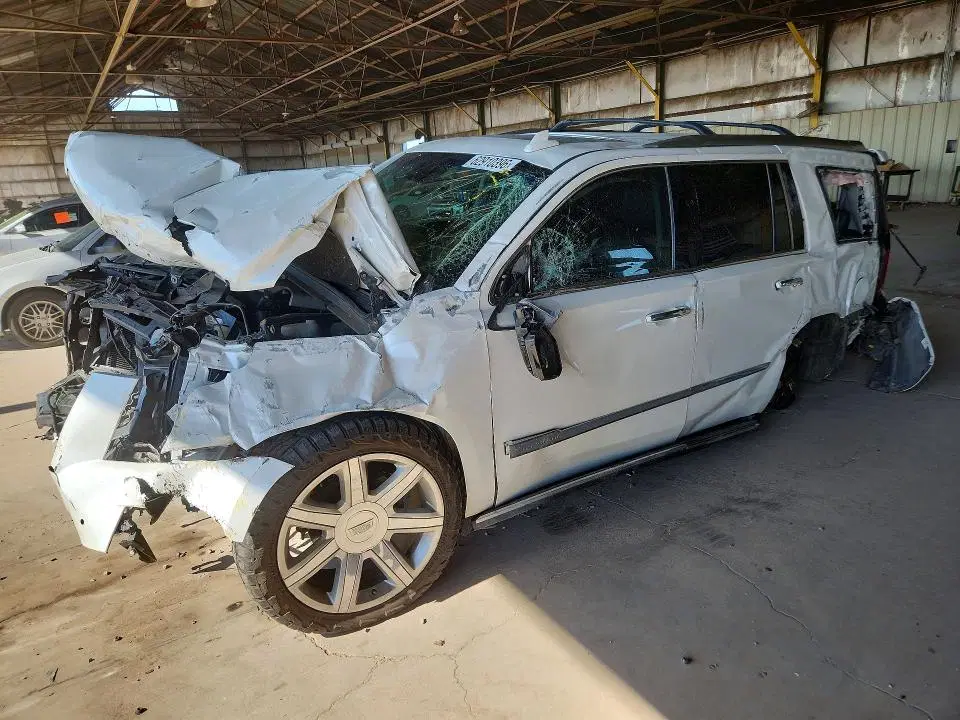 1GYS4BKJ0HR363446 — 2017 Cadillac Escalade, Передняя часть, фото до ремонта