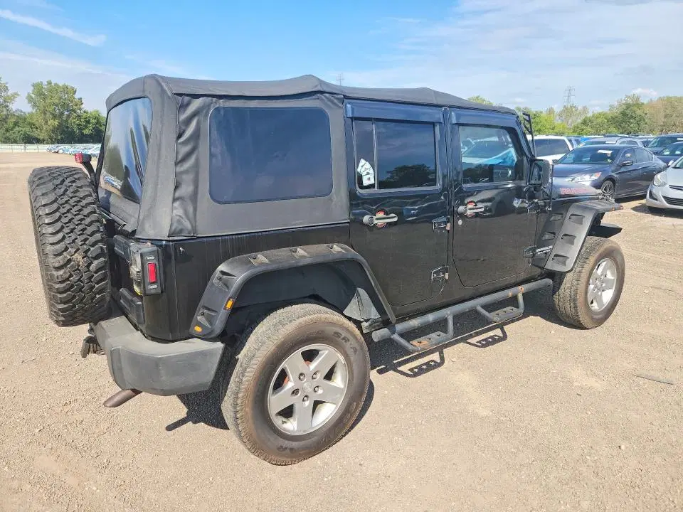 1J4HA6H18BL516201 — 2011 Jeep Wrangler Unlimited, задняя часть, фото до ремонта