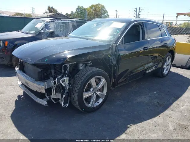 2019 Audi E-tron Premium Plus VIN WA1LABGE1KB018144 фото 2