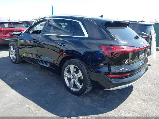 2019 Audi E-tron Premium Plus VIN WA1LABGE1KB018144 фото 3