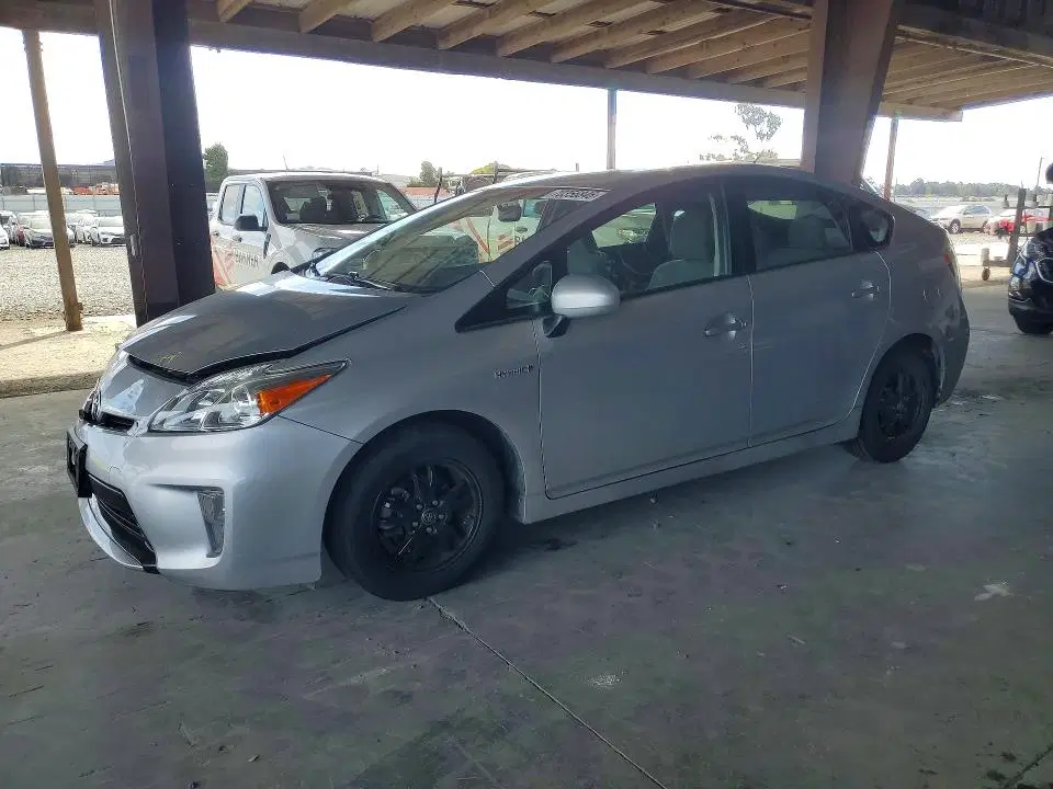 JTDKN3DU5F1912991 — 2015 Toyota Prius, Передняя часть (Front End), фото до ремонта