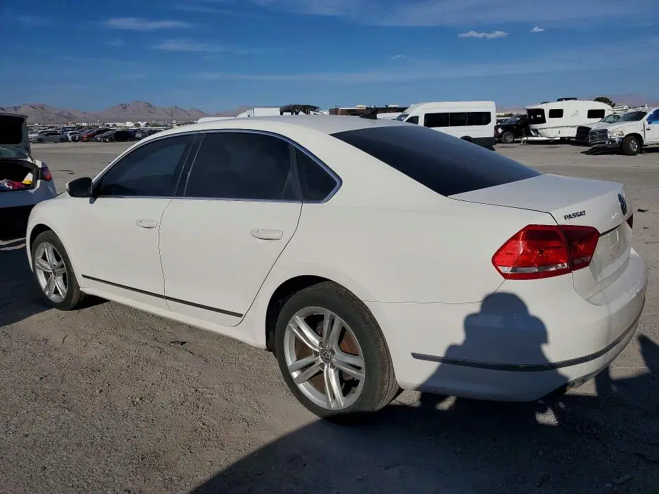 2014 Volkswagen Passat VIN 1VWBN7A33EC073345 фото 2