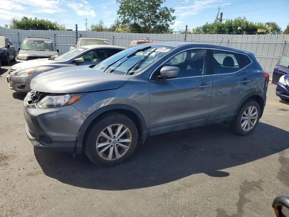 JN1BJ1CP9JW196168 — 2018 Nissan Rogue Sport, Передняя часть (Front End), фото до ремонта