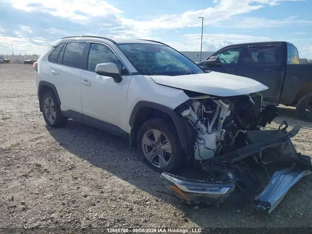 2T3R1RFV6PC370467 — 2023 Toyota RAV4 XLE/XLE Premium, Передняя часть (Front), фото до ремонта